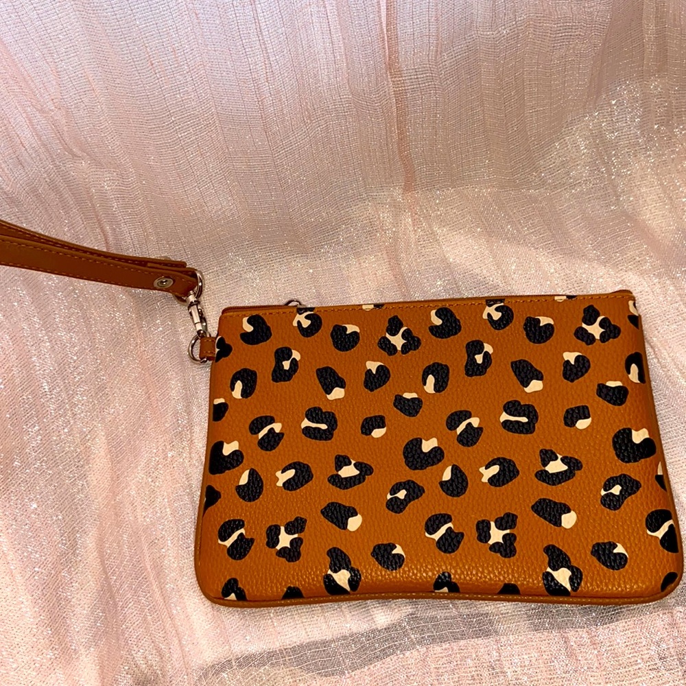 Wristlet bag